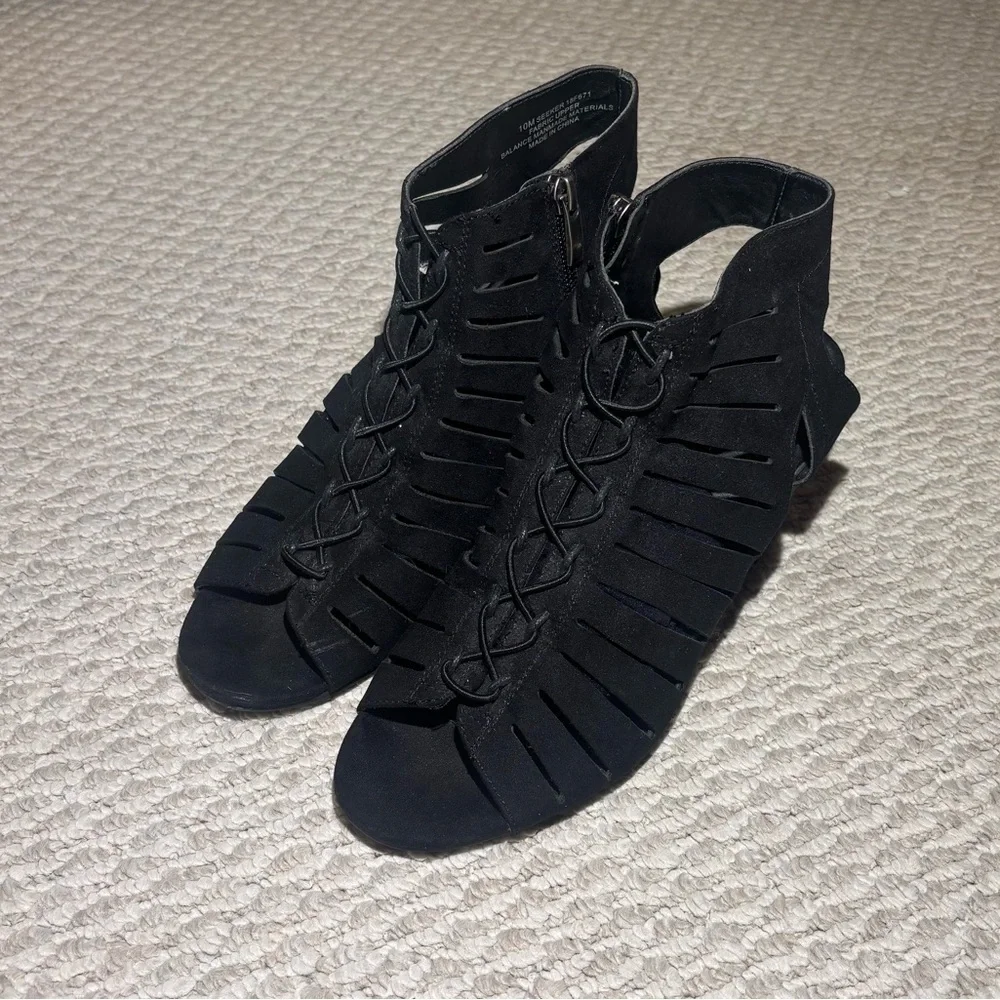 Madeline Black Women's Sandals suede Size 10M Day and Night